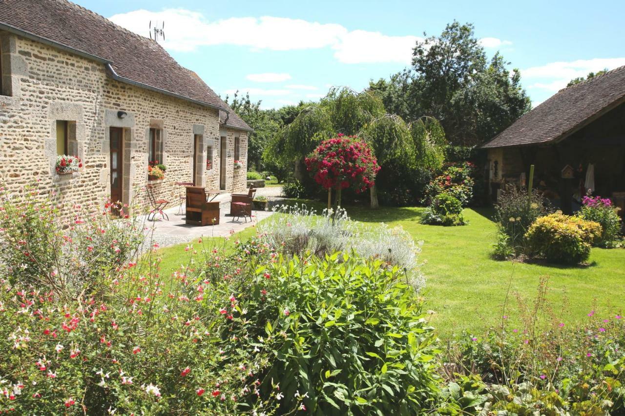 Chambre D'Hote Courtoux Saint-Denis-sur-Sarthon Luaran gambar
